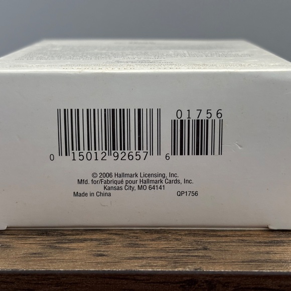 NIB Hallmark Keepsake HUGH THE MERRY BAKERS Ornament 2006 Christmas Elf NEW - Picture 4 of 7